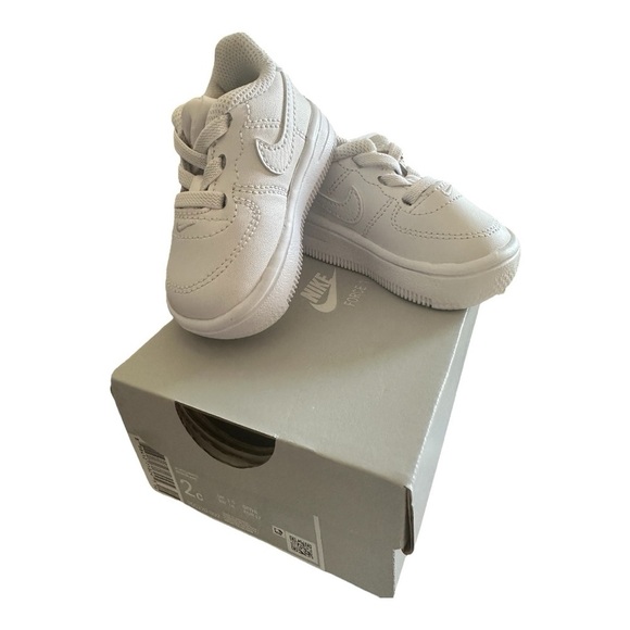 NIB Kids Toddler Nike Air Force 1 '18 Casual Shoes White 905220 100 Size… - Picture 2 of 9